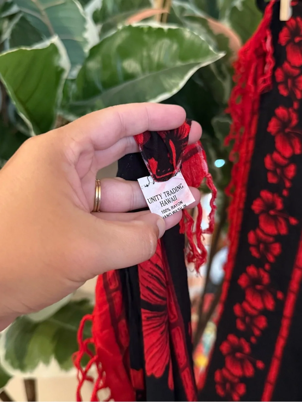 Vintage black & red floral hibiscus print skirt scarf